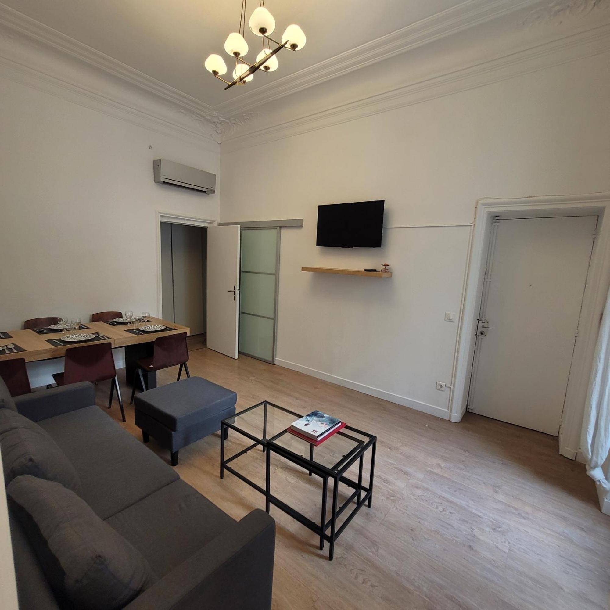 פריז Bel Appartement Champs Elysees Avec 2 Chambres מראה חיצוני תמונה